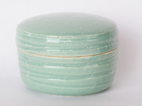 ミニ骨壷 信楽焼 【ここいろ・わかくさ】(Mサイズ)納骨巾着袋付